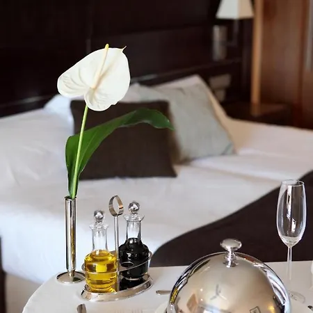 Insotel Fenicia Prestige & Hotel Santa Eularia des Riu